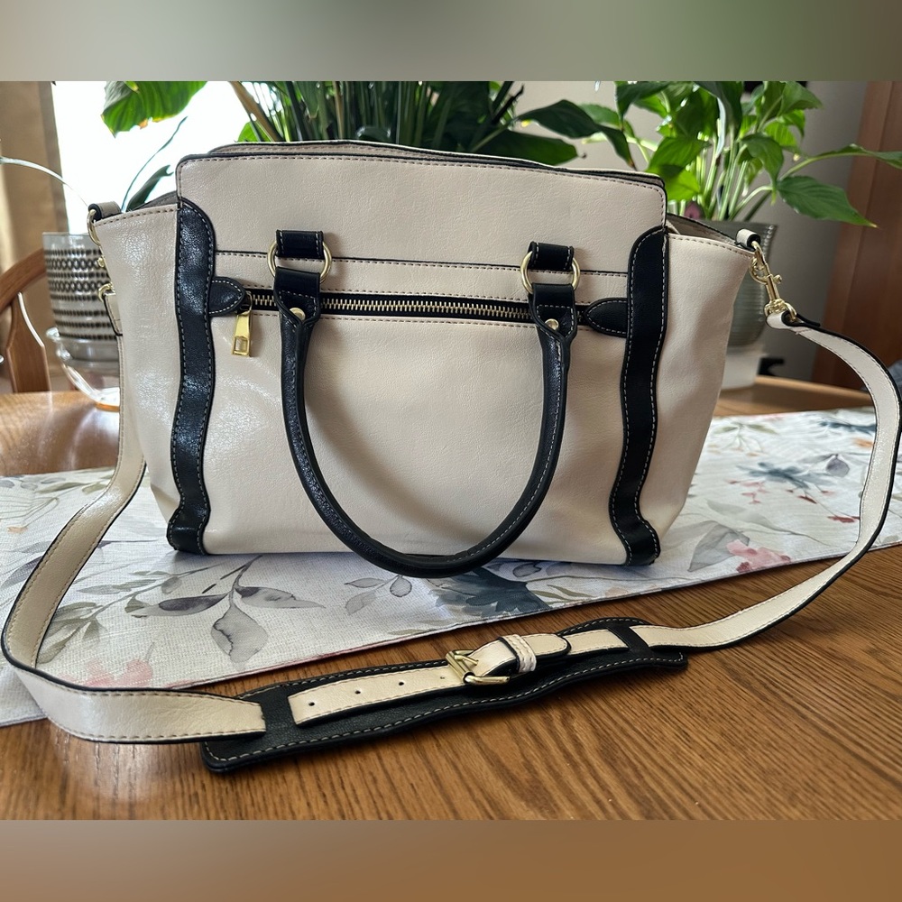 NWOT Van Heusen Handbag